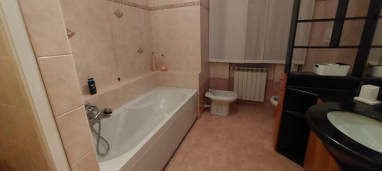 Casa T.U.A. Apartman Sale Marasino Kültér fotó