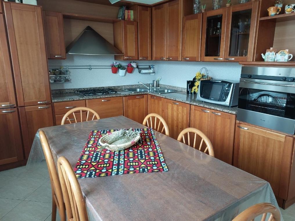 Casa T.U.A. Apartman Sale Marasino Kültér fotó